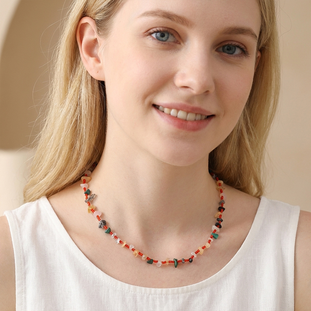 Mixed-color natural stone chips necklace, handcrafted bohemian style - Image 3