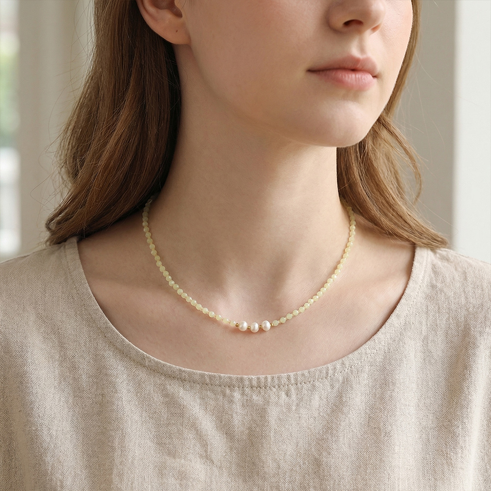 Natural stone and crystal handmade necklace, freshwater pearl pendant necklace, crystal energy stone necklace - Image 2