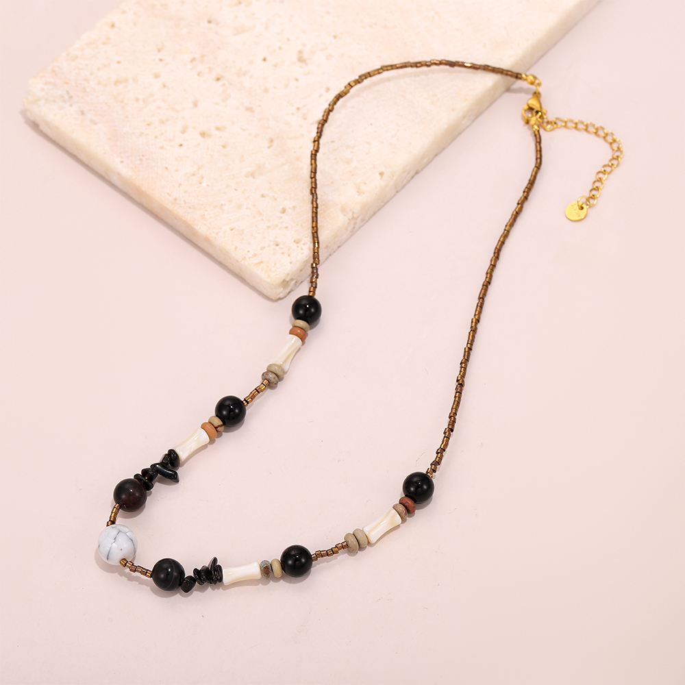 Retro court style natural stone crystal beaded necklace - Image 3
